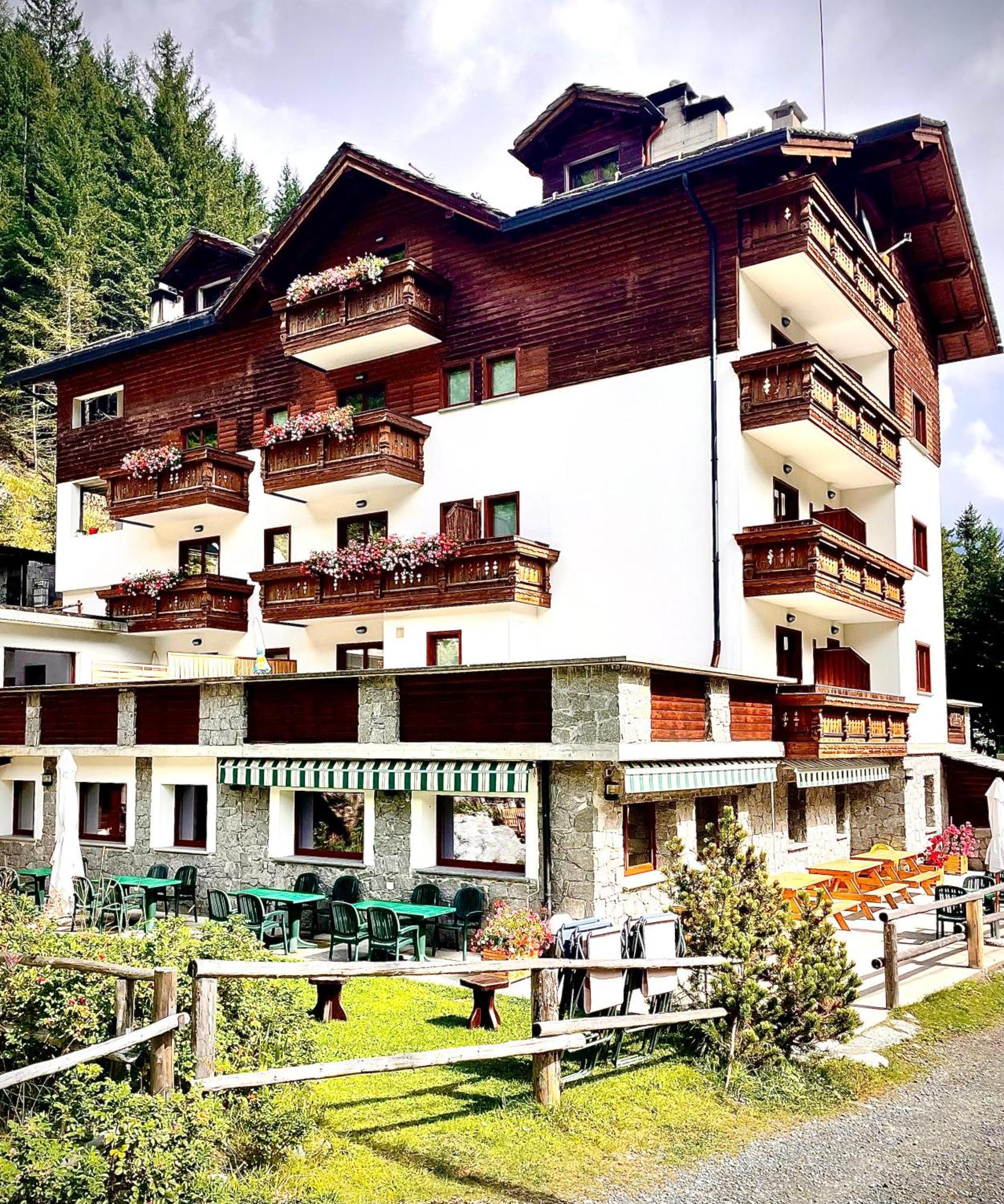 Hotel Gembro Chiesa in Valmalenco Extérieur photo