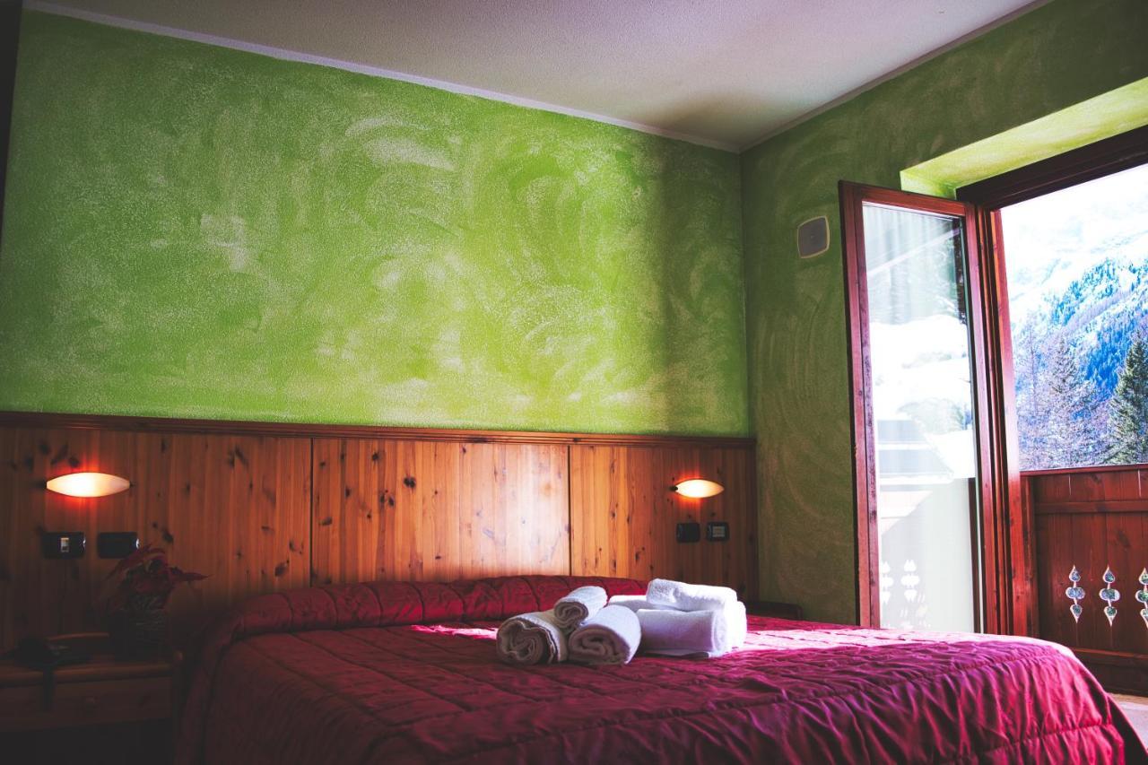 Hotel Gembro Chiesa in Valmalenco Extérieur photo
