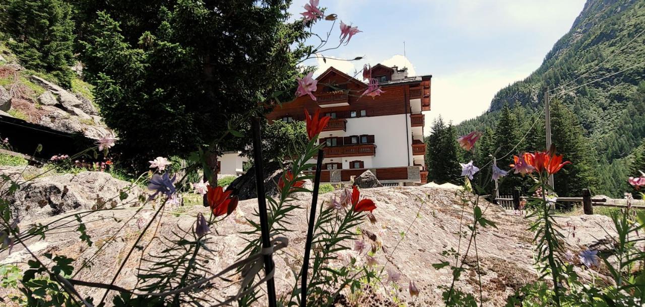 Hotel Gembro Chiesa in Valmalenco Extérieur photo